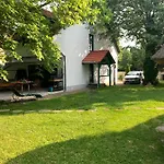 別荘 Zsuzsa Apartmanhaz *