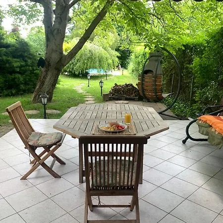 Zsuzsa Apartmanhaz Holiday home *