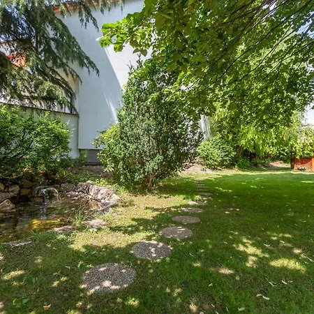 Zsuzsa Apartmanhaz Feriehus