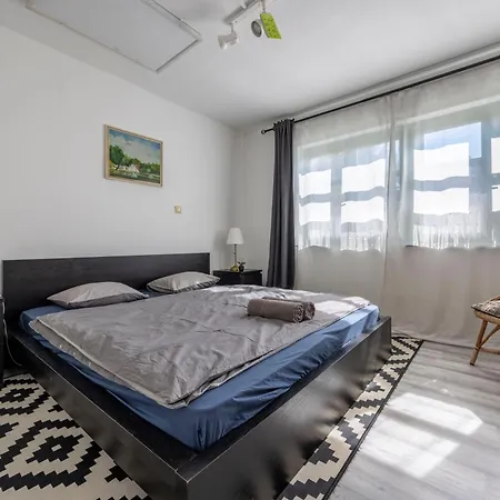 Zsuzsa Apartmanhaz * Sukoro