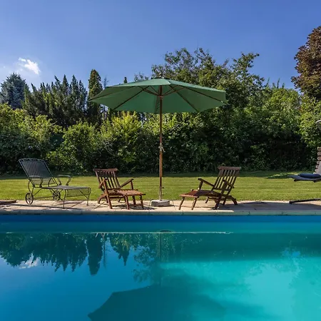 Holiday home Zsuzsa Apartmanhaz