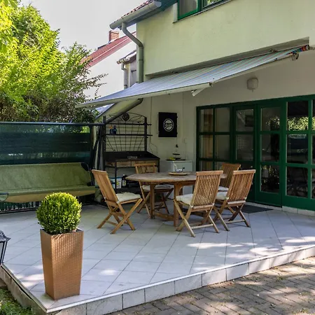 Zsuzsa Apartmanhaz Feriehus *