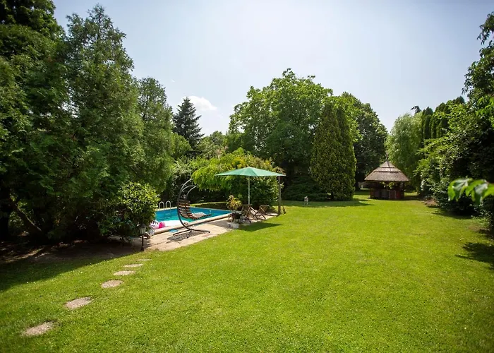 בית נופש Zsuzsa Apartmanhaz Sukoró