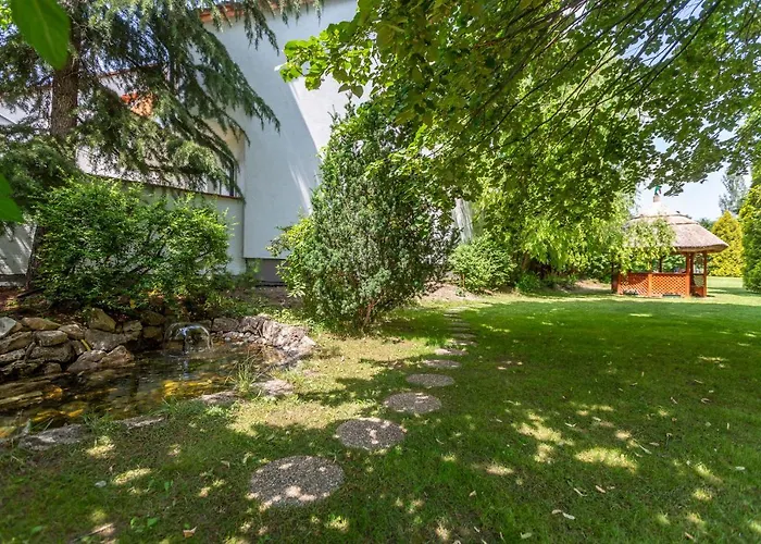 Zsuzsa Apartmanhaz בית נופש