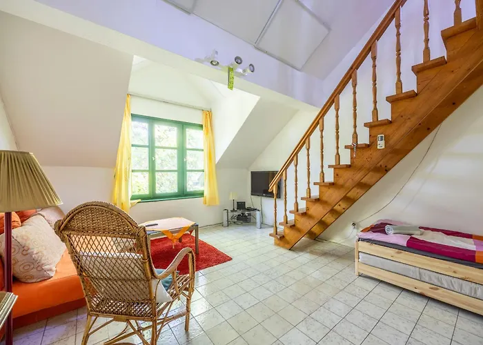 Zsuzsa Apartmanhaz בית נופש